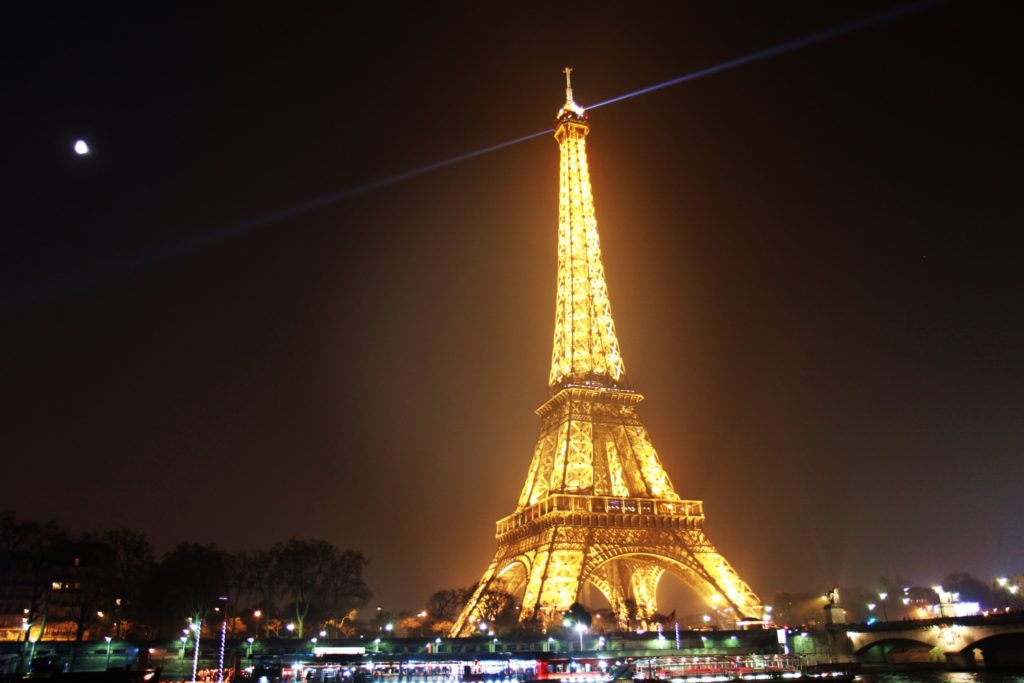 300 миллионов евро на реконструкцию Эйфелевой башни
